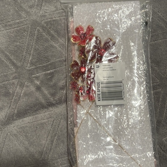 Kate spade flower necklace - Picture 3 of 6